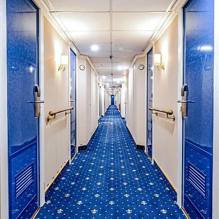 Onriver Hotels - Ms Cezanne Botel
