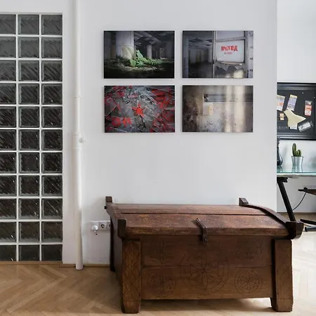 Smart, Stylish In The Heart Of Apartment *