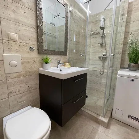 R7 Design - Hostaid * Budapest