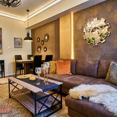 R7 Design - Hostaid * Budapest
