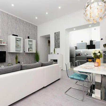 Roses Square Apartman