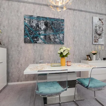 Roses Square Apartman *