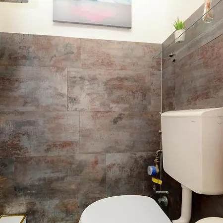 Apartment Roses Square Apartman *