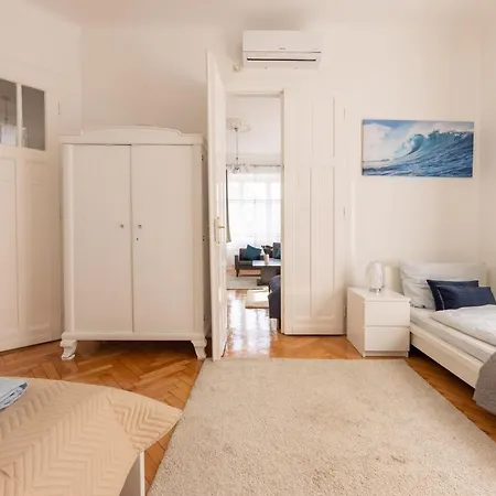 Corvin Apartment *