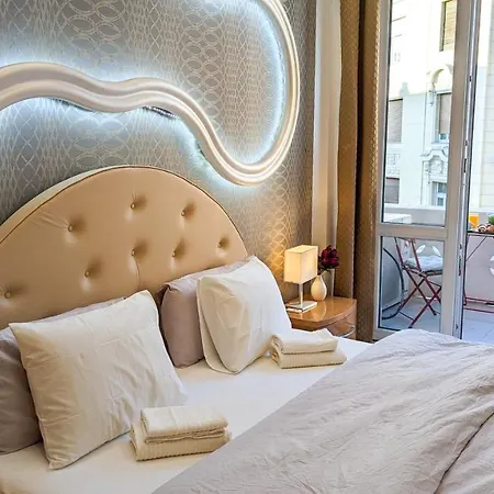 Prime Downtown Budapest Luxury Condo, Private Spa, Home Cinema, Patio *