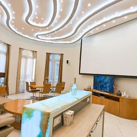 Apartment Prime Downtown Budapest Luxury Condo, Private Spa, Home Cinema, Patio Budapest