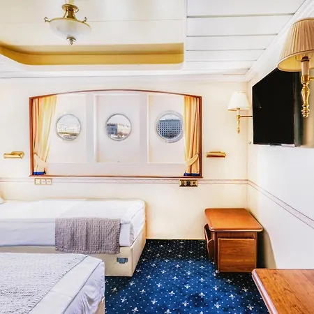 Onriver Hotels - Ms Cezanne Botel Budapest