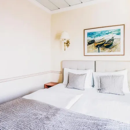 Botel Onriver Hotels - Ms Cezanne