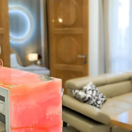 Apartment Prime Downtown Budapest Luxury Condo, Private Spa, Home Cinema, Patio Budapest