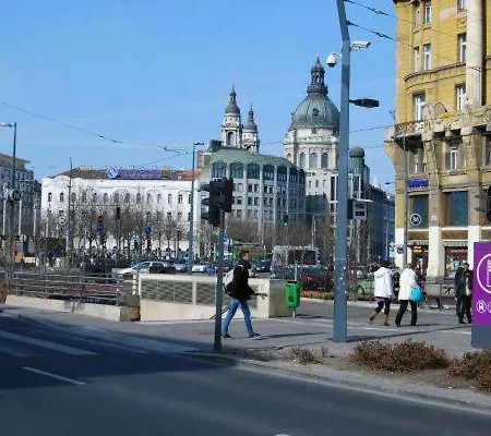 Prime Downtown Budapest Luxury Condo, Private Spa, Home Cinema, Patio *