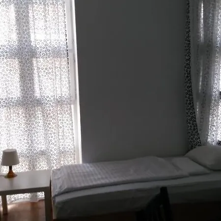 Broadway 2* Budapest
