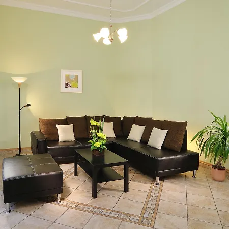 Baross City -