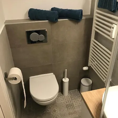 Acacia Hostel *