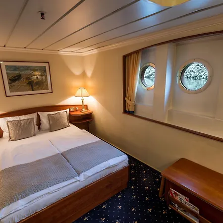 Onriver Hotels - Ms Cezanne Botel Budapest