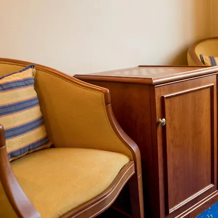 Onriver Hotels - Ms Cezanne 4*