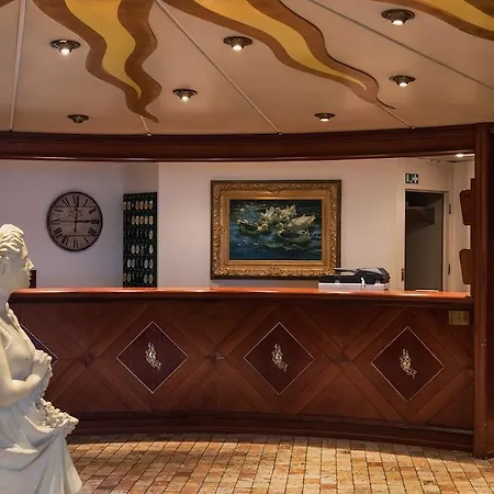 Onriver Hotels - Ms Cezanne Botel