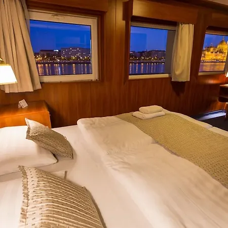 Botel Grand Jules - Boat