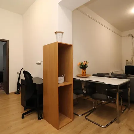 New B In Kiraly Street 106 *