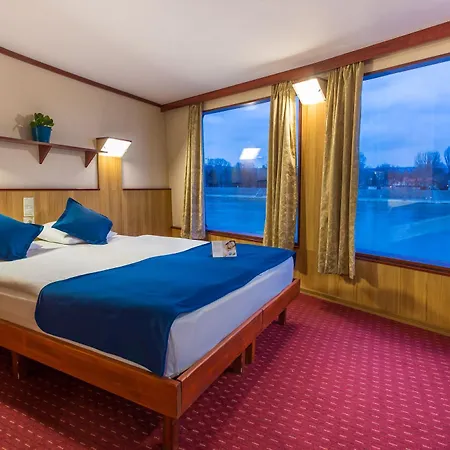 Botel Fortuna Boat 3*
