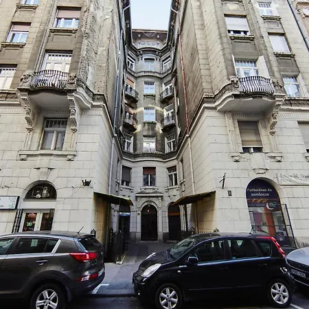 Garibaldi Apartment