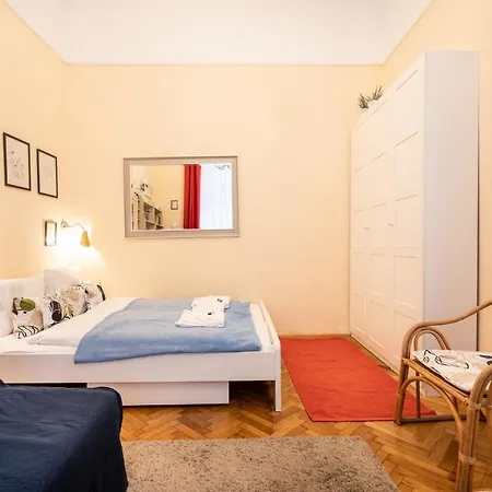 Bpr Pleasant Lair In The Center * Budapest
