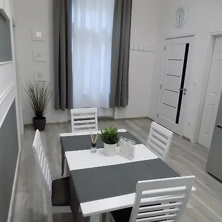 A10 Alkotmany B Apartment Budapest