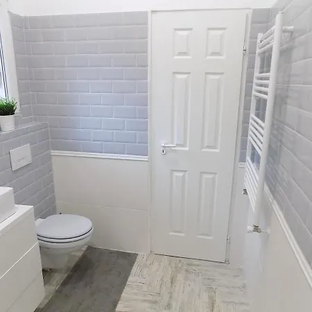 A10 Alkotmany B Apartament Budapeszt