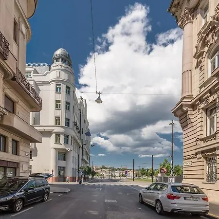 Parlament Panorama Luxury Apartment