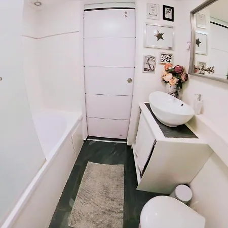Apartment Modern Flat In Center