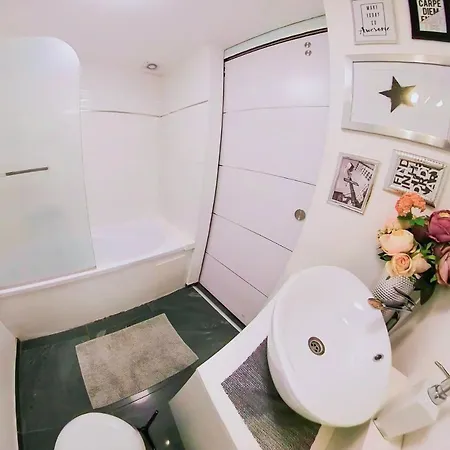 Modern Flat In Center *