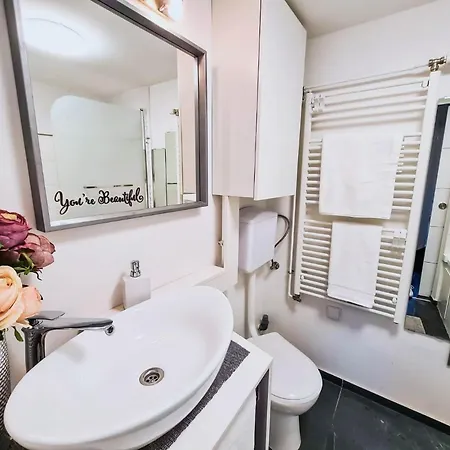 Apartment Modern Flat In Center