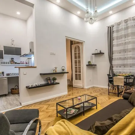 Semmihome Semmelweis Street Apartment Budapest