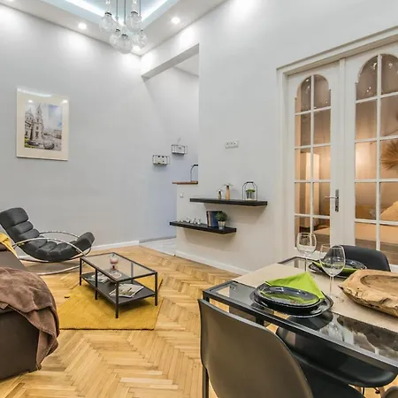 Apartment Semmihome Semmelweis Street *