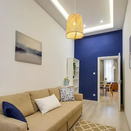 Emerald Residency 4Br-2Ba