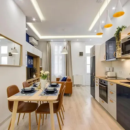 Emerald Residency 4Br-2Ba *