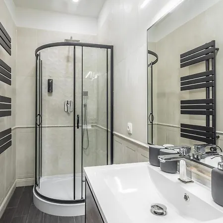 Marvelous In Andrassy Boulevard Apartment