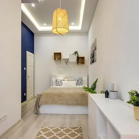 Emerald Residency 4Br-2Ba *