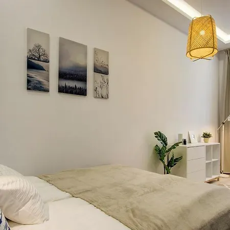 Emerald Residency 4Br-2Ba *