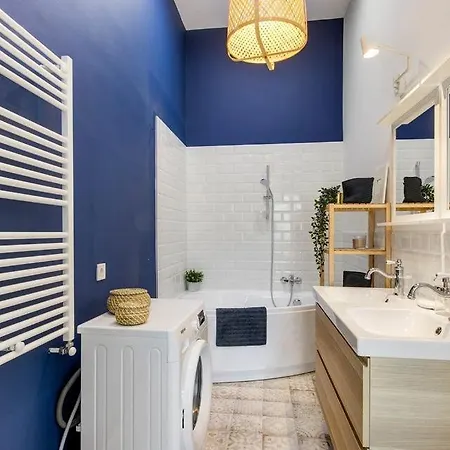 Emerald Residency 4Br-2Ba