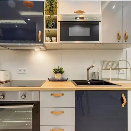 Emerald Residency 4Br-2Ba Apartment Budapest