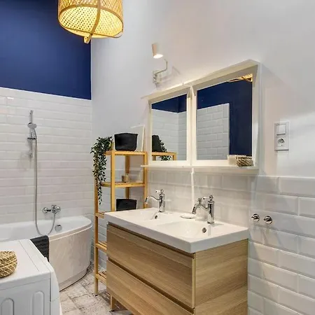 Emerald Residency 4Br-2Ba