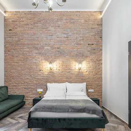 Marvelous In Andrassy Boulevard Apartment