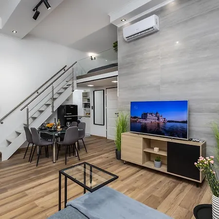 Kiraly21 Downtown At Gozsdu Garden Apartment