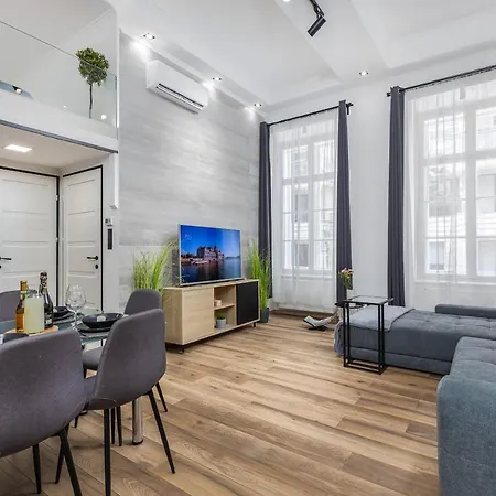 Kiraly21 Downtown At Gozsdu Garden Apartment *