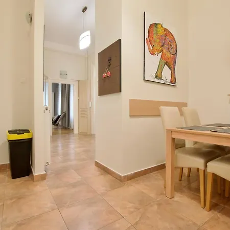 Apartment Standard By Hi5 - St. King Street 16. *