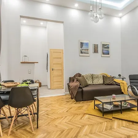 Apartment Semmihome Semmelweis Street *