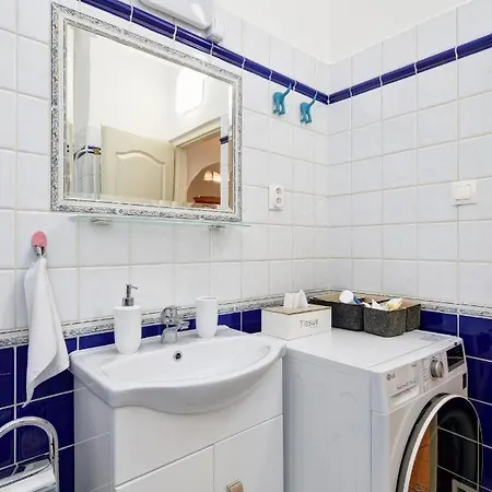 Free Garage Parking, Ac And Bikes In The Downtown Apartament