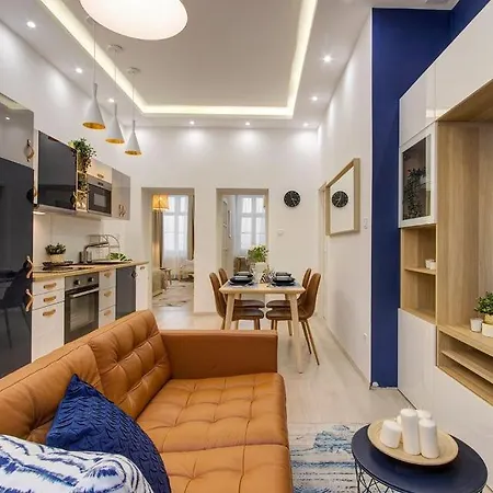 Apartment Emerald Residency 4Br-2Ba *