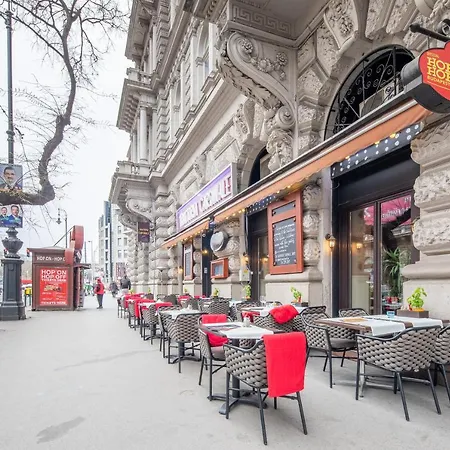 Apartment Marvelous In Andrassy Boulevard Budapest