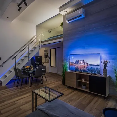 Kiraly21 Downtown At Gozsdu Garden Apartment